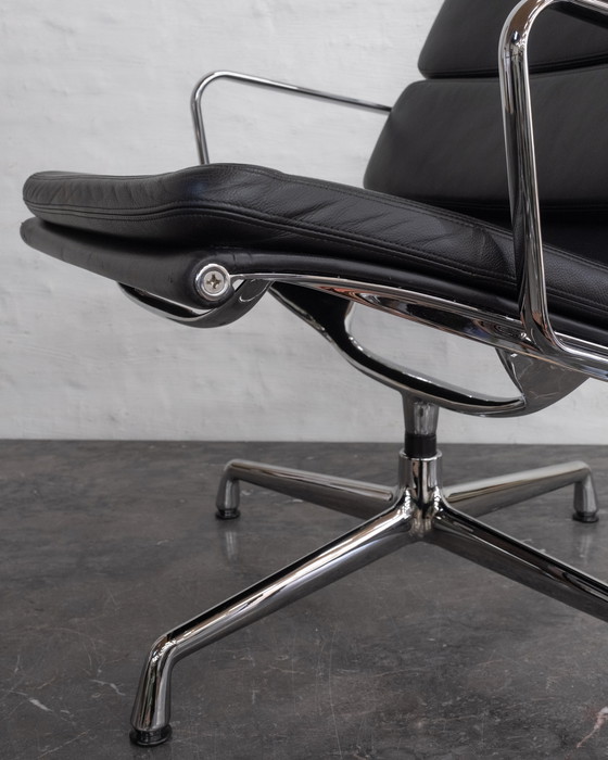 Image 1 of Vitra Ray & Charles Eames Soft Pad Aluminum Group EA216