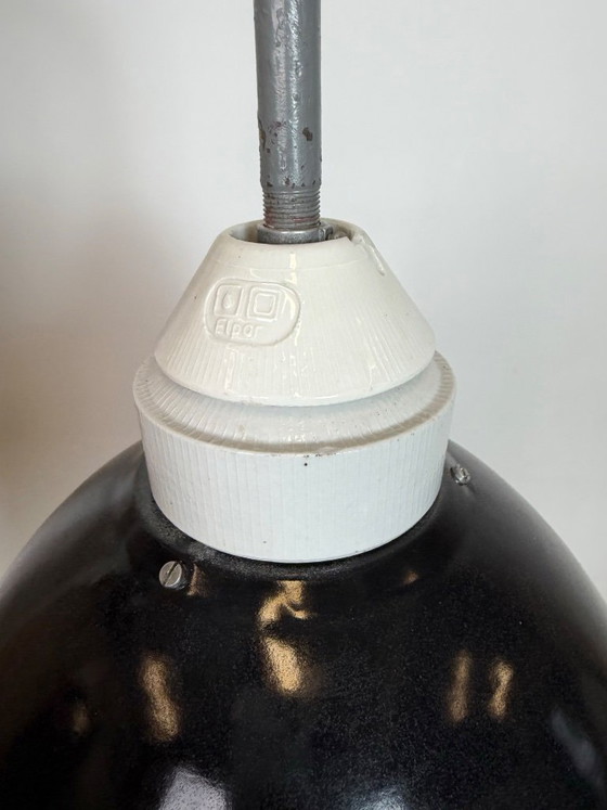 Image 1 of Industriële fabriekswandlamp met zwarte emaille kap, jaren 60