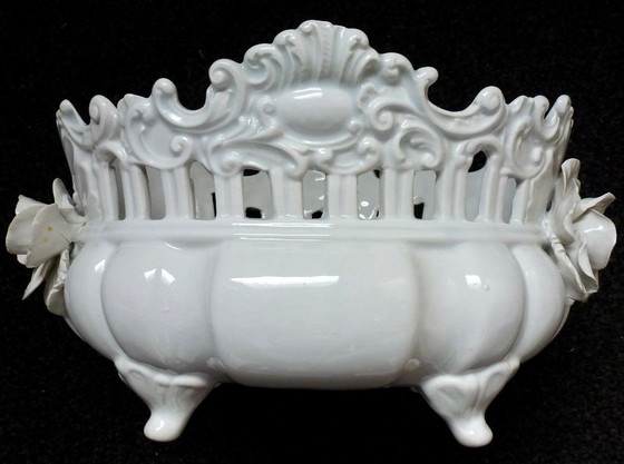 Image 1 of Vintage Jardiniere / Plantenbak Met Prachtige Keramische Bloemen