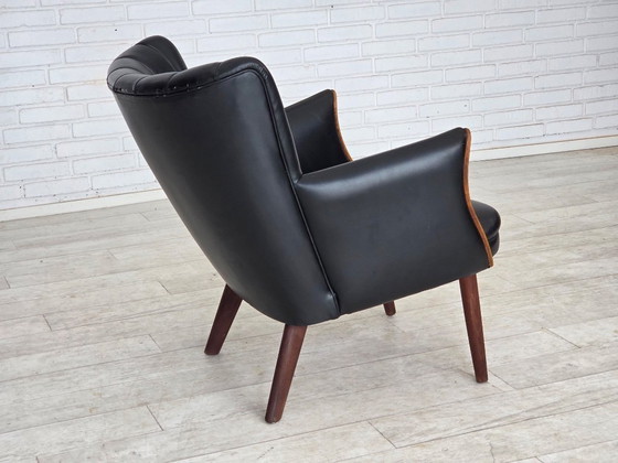 Image 1 of Años 70, diseño danés de Svend Skipper, sillón, modelo "Teddy", cuero artificial, madera de teca.