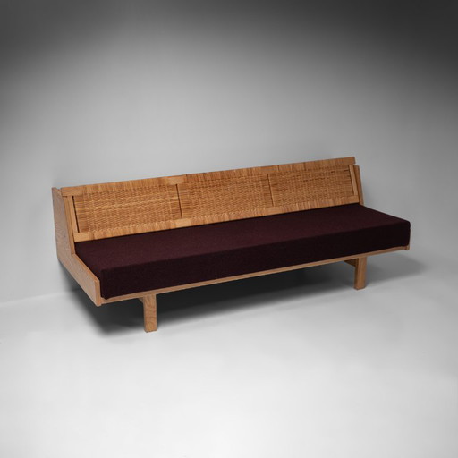 Canapé-lit modèle GE258 en chêne et rotin, conçu par Hans J. Wegner pour Getama, Danemark, 1954 – daybeds (photo 2 of 19)