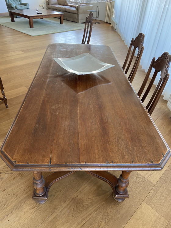 Image 1 of Mesa de castillo antigua con 6 sillas y asiento de mimbre.