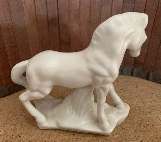 Image 1 of Statuette cheval blanc en céramique 14 cm Vintage