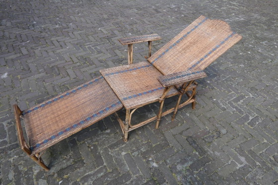 Image 1 of prachtige antieke Franse lounge ligstoel, gemaakt van rotan en bamboe