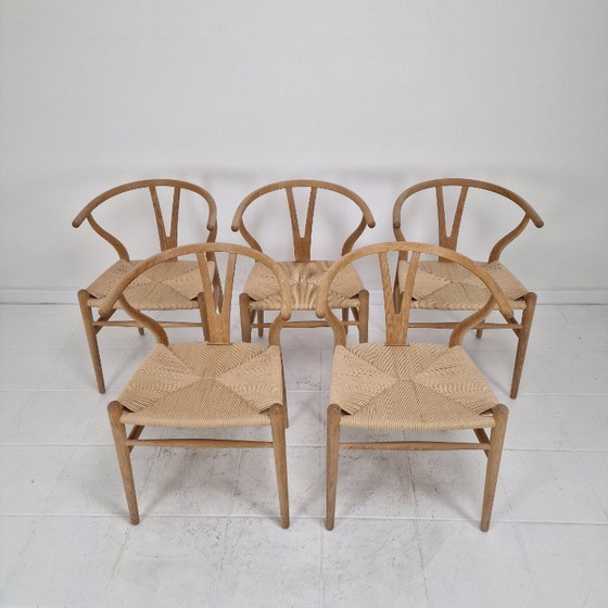 Image 1 of Hans J. Wegner CH24 Wishbone Chairs van Carl Hansen & Søn, Denemarken, set van 5