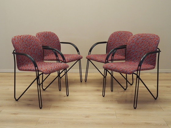 Image 1 of Ensemble de quatre chaises, design italien, années 1980, production : Italie