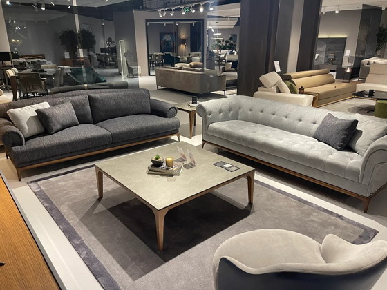 LAZZONI Castello Chesterfield Divano 3 posti – Divani 3 posti, Velluto, Legno (photo 4 of 5)