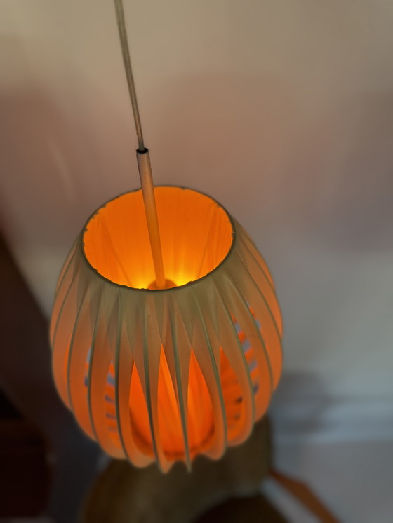 Image 1 of Lampada a sospensione vintage danese con stecche di plastica anni '70