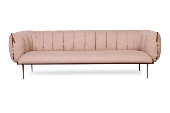 Image 1 of Puffer sitzt