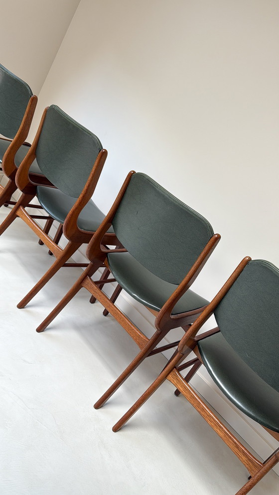 Image 1 of Vier vintage houten stoelen met groen skai leer