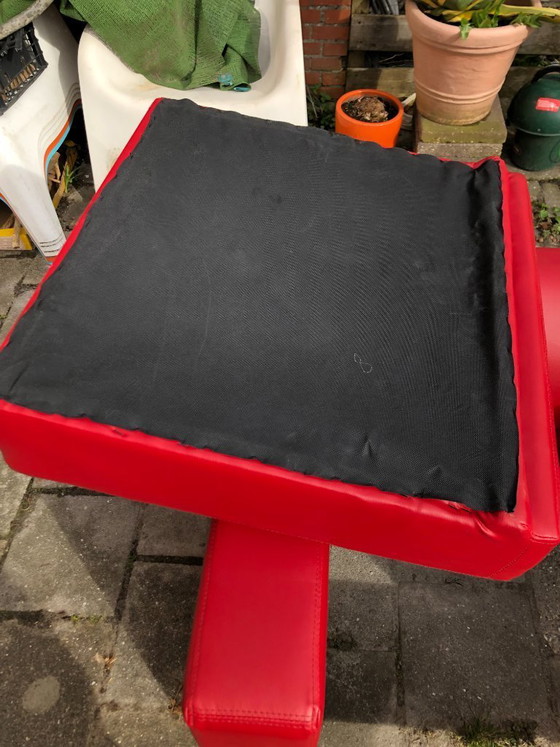 Image 1 of Poltrona lounge in pelle rossa dal design moderno