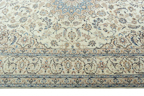 Image 1 of Hand-knotted Persian carpet Nain 9La - 418 x 300 cm - With silk content & fine medallion design