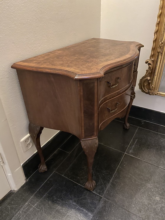 Image 1 of Commode en bois de noyer racine