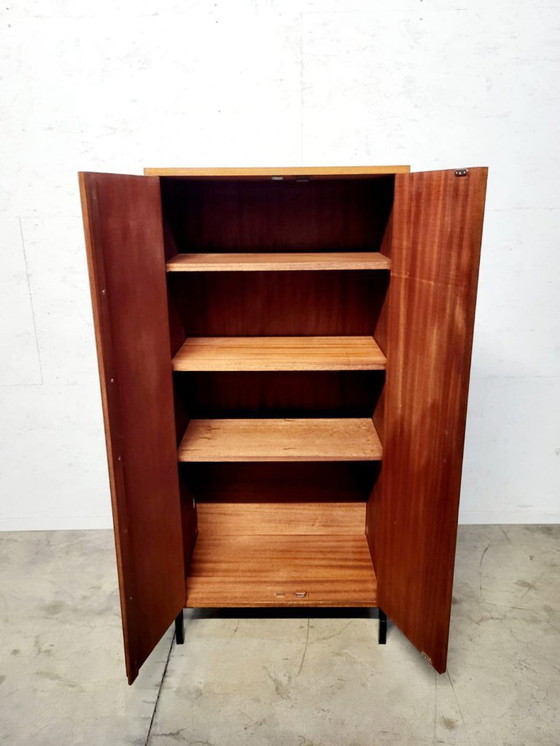 Image 1 of 2-delige (losse delen) vintage hoge opbergkast – 1960s – Echt houtfineer