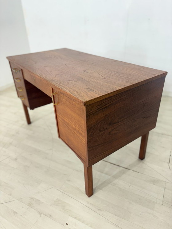 Image 1 of Bureau uit het midden van de vorige eeuw / Deens teakhouten bureau / vintage bureau / bureau uit de jaren 60