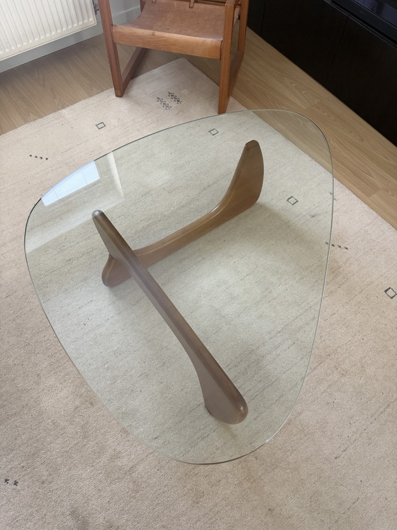 Image 1 of Glazen salontafel met houten voet