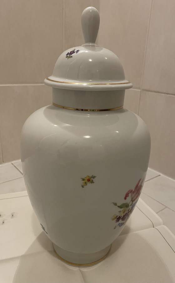 Image 1 of Jarrón alto de porcelana noble con tapa/decoración H 37 cm en blanco de Crown Regent