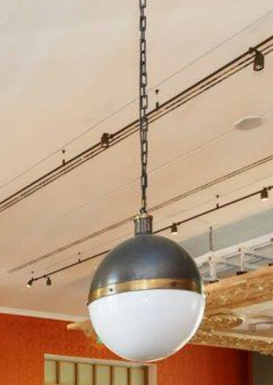 Image 1 of Grande lampada a sospensione Hicks in bronzo e vetro lattimo di Thomas O'Brien, USA