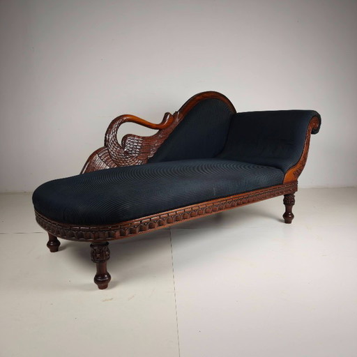 Chaise longue en forme de cygne sculpté, XXe siècle