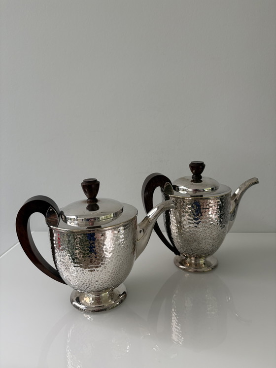 Art Deco Four-Piece Coffee and Tea Crockery | 1925-1930 | Hammered Silver-Plated Metal – Wood (photo 8 of 15)