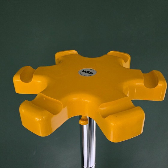 Image 1 of Porte-manteau Velca VIP – conçu par Roberto Lucchi et Paolo Orlandini – Italie, années 1970. Jaune et chromé.