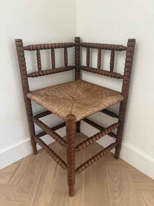 Bobbin corner chair