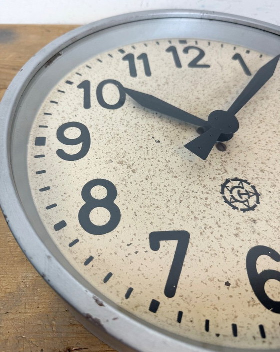Image 1 of Grijze industriële fabriekswandklok van Chronotechna, jaren 50