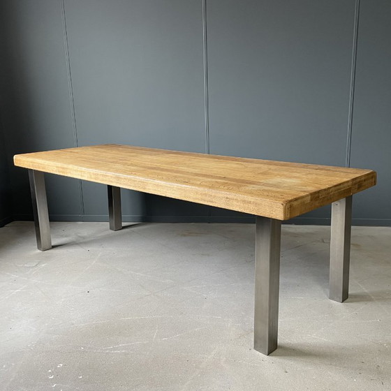 Image 1 of Table à manger vintage en chêne – pieds en acier inoxydable
