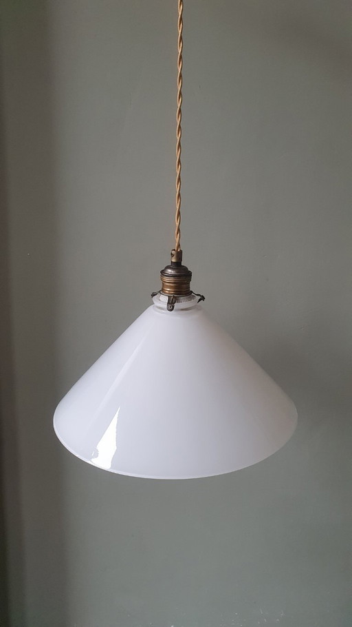 Vintage pendant lamp in opaline/frosted glass - banker's lamp or shoemaker's lamp