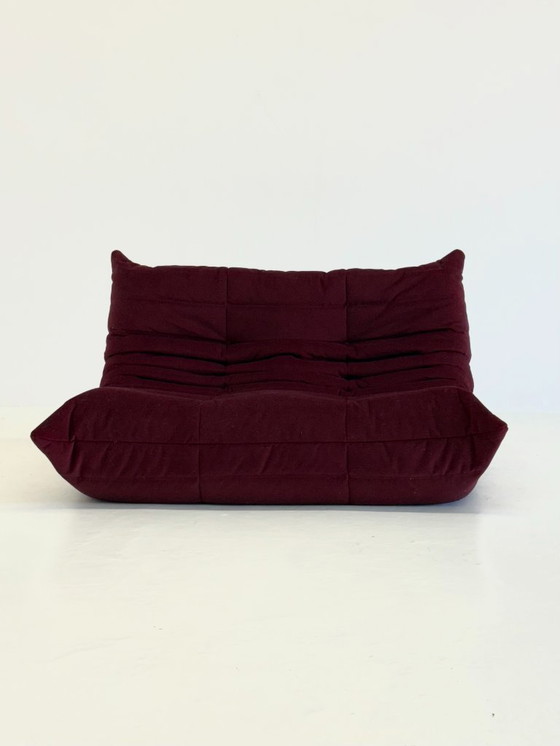Image 1 of Ligne Roset Togo 2-Sitzer in burgunderrotem Samt