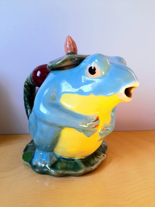 Athezza frog teapot in barbotine