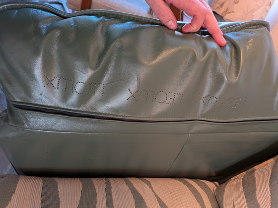 Image 1 of Sofá 2 Plazas Leolux Bora Bora + Hocker
Axel Enthoven | Tapicería de cebra posmoderna | Verde espuma de mar | California. 1990