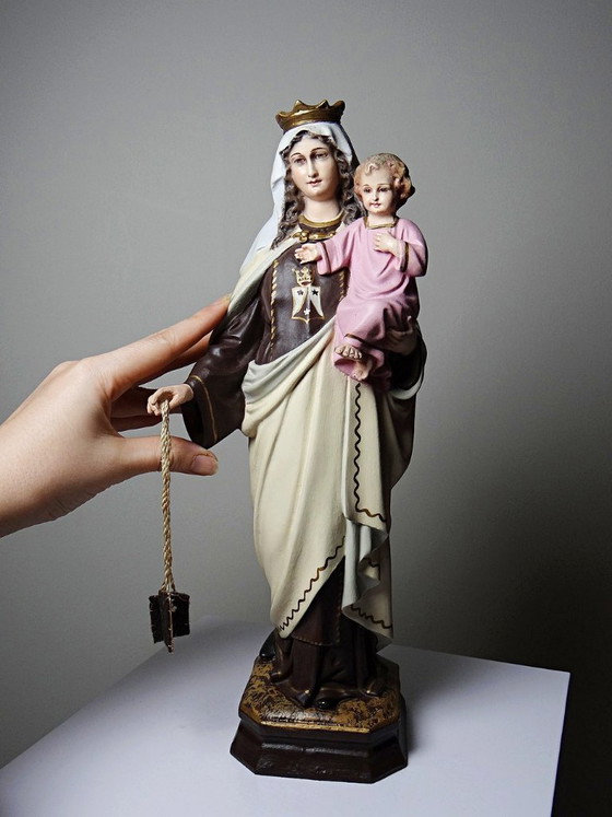 Image 1 of Statuetta in stucco della Madonna del Monte Carmelo, bottega di Olot, occhi di vetro, 1920-1930
