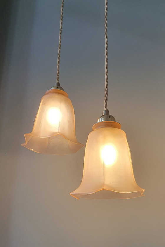 Image 1 of Set Vintage franse roze hanglampen van gekleurd glas.