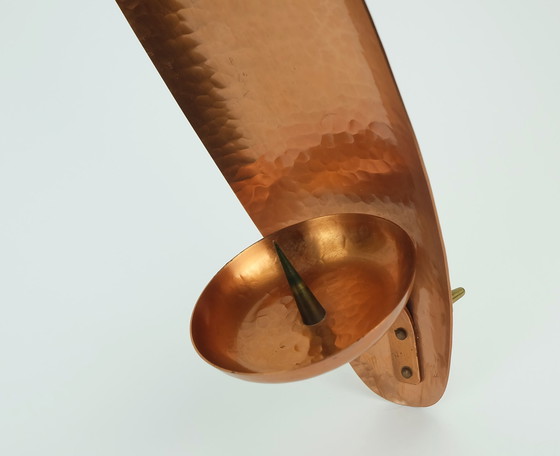 Image 1 of Excepcional candelabro de pared grande de mediados de siglo, de cobre martillado, de los años 50 y 60