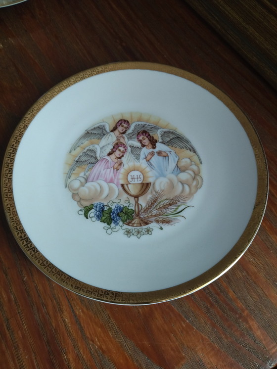 Image 1 of Herinnering voor de communie. De set bestaat uit een bord, schotel en beker.