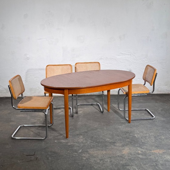 Image 1 of Mesa de comedor ovalada extensible de teca, estilo británico, década de 1960.