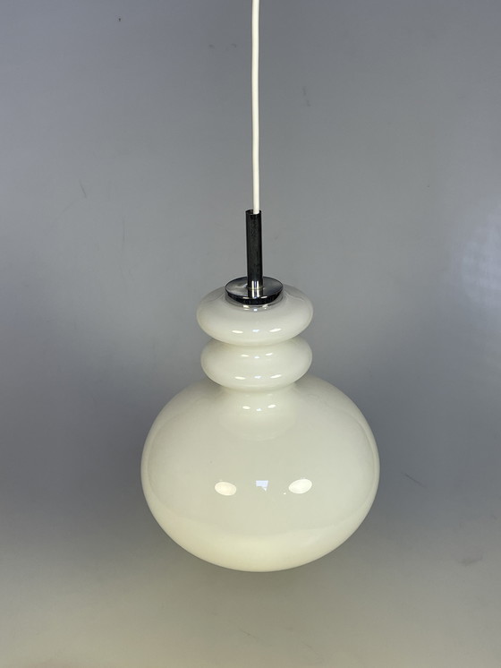 Image 1 of Lampe suspendue en verre blanc, Peill En Putzler, Allemagne 1960's