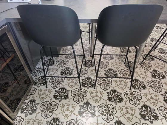 5 Sgabelli da bar Beetle di GUBI – Plastic, Metal (photo 4 of 5)