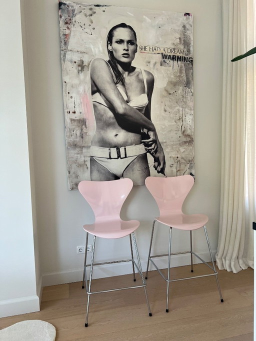 2 Beautiful Design Icon Fritz Hansen barstools "SERIES 7", limited edition Cherry blossom