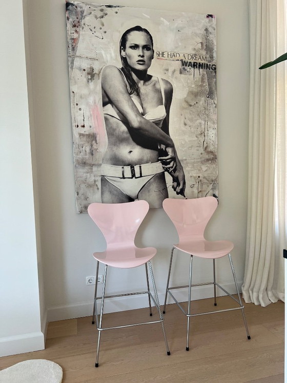 Image 1 of 2 Beautiful Design Icon Fritz Hansen barstools "SERIES 7", limited edition Cherry blossom