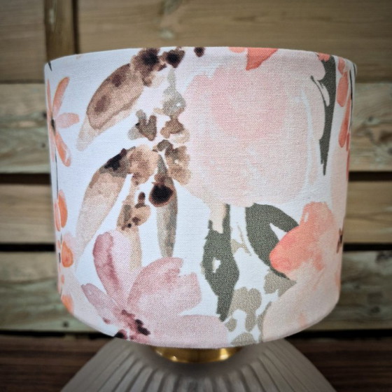 Image 1 of Tischlampe, Nachttischlampe, antiker Globusfuß und Blumenschirm