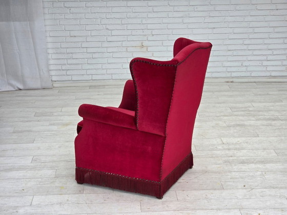 Image 1 of Anni '70, poltrona danese con schienale alto, velluto rosso per mobili, legno di frassino.