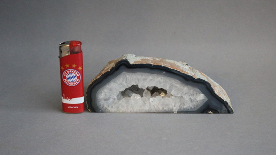 Image 1 of Decoratieve briefgewicht/bureaudecoratie van agaatgeode, gewicht 780 gram