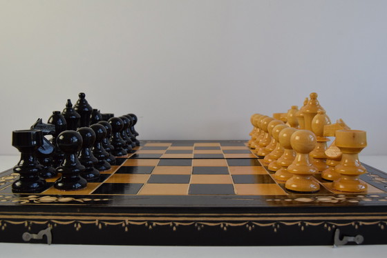 Image 1 of Jeu d'échecs en bois vintage dans une boîte en bois fabriqué en Tchécoslovaquie