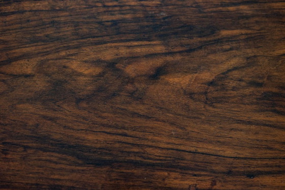 Image 1 of Cómoda curva, llamada Nîmes, en nogal, con 2 cajones. Siglo XVIII.