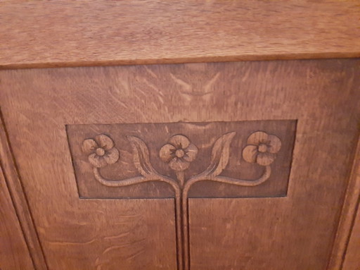 Lit ancien en bois massif