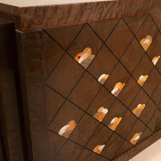 Luciano Frigerio Postmodernes Sideboard aus Maserholz und Perlmutt 1980 – Glass (photo 17 of 23)
