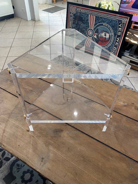 Image 1 of Table basse bout de canapé triangulaire plexiglas altuglas style David Lange vintage années 70
