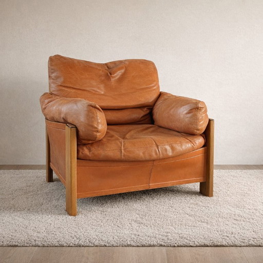 Bergère Afra & Tobia Scarpa per Maxalto pelle cognac e legno massello